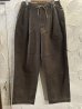 画像2: GYMMASTER/STRETCH TWILL TWO TUCK PANT  BROWN (2)