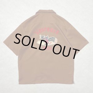 画像: ALCARZA/BACK EMBROIDERY SHIRT WOLF BROWN