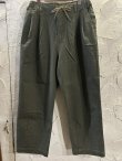 画像2: GYMMASTER/STRETCH TWILL TWO TUCK PANT  OLIVE