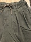 画像4: GYMMASTER/STRETCH TWILL TWO TUCK PANT  OLIVE