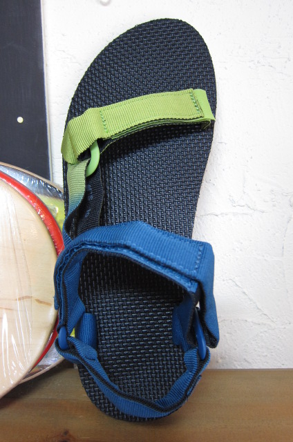 画像: TEVA/ORIGINAL UNIVERSAL GRADIENT BLUExGREEN