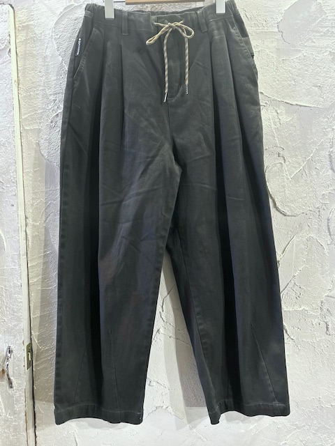 画像1: GYMMASTER/KATSURAGI TWO TUCK PANT  CHARCOAL