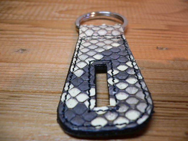 画像: GROK LEATHER /PYTHON KEY